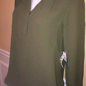 Green Nine West top size M.